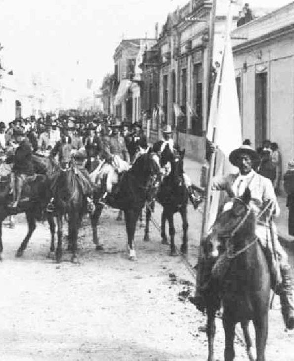 La "Liga Patriótica" desfilando en Gualeguaychú.